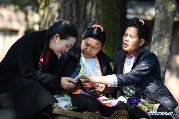 Embroidery Skills Help Ethnic Minority Households Shake off Poverty