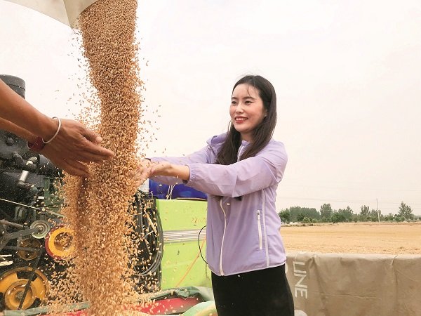 Overseas Returning Student Working for Rural Residents' Well-Being