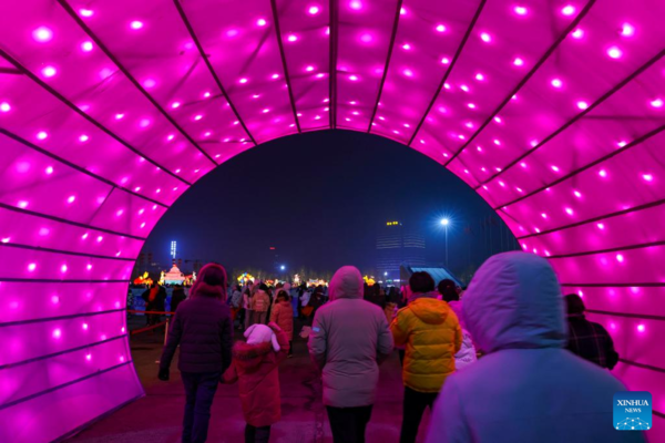 People Visit Lantern Show in Xinjiang