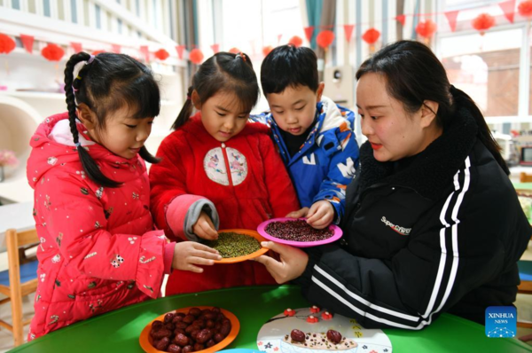 People Eat Laba Porridge to Greet Laba Festival