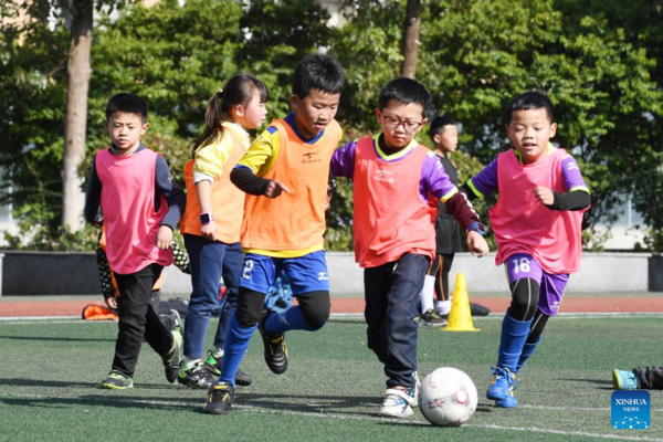 Pupils Enjoy Their Winter Vacation Across China