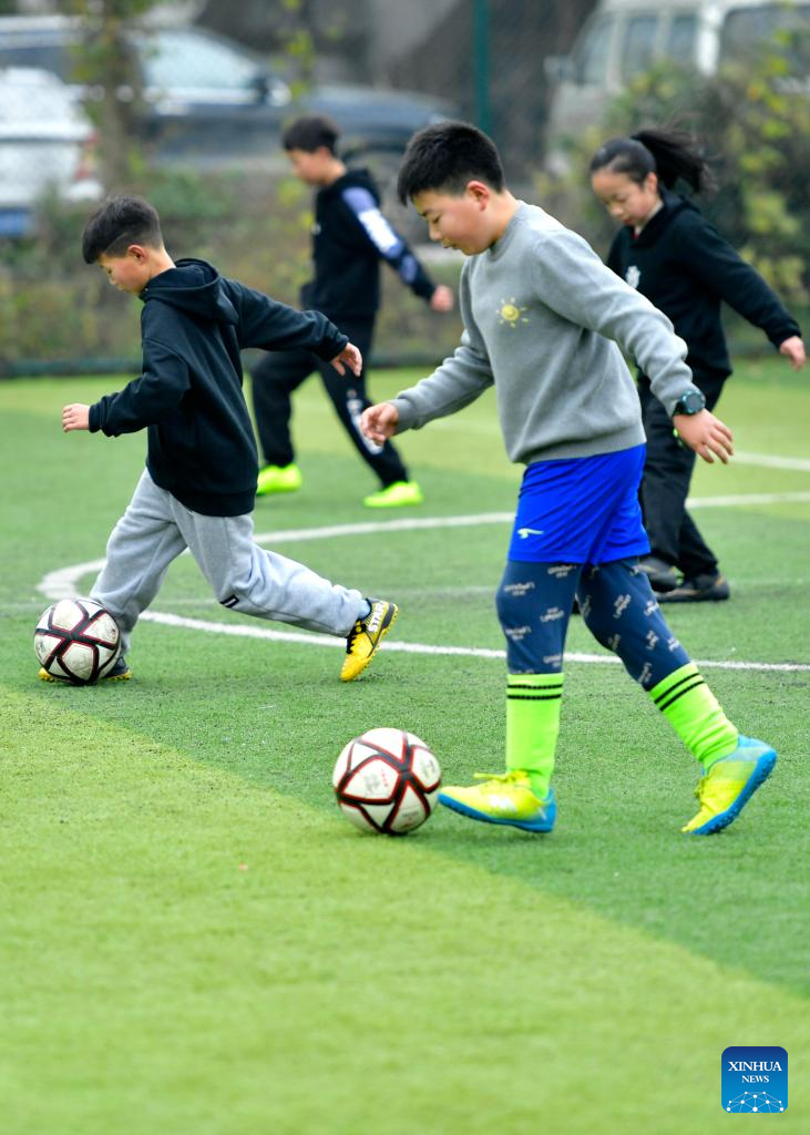 Pupils Enjoy Their Winter Vacation Across China