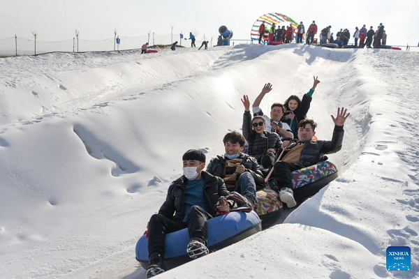 Ski Resort in Desert Fuels People's Passion for Winter Sports in Xinjiang