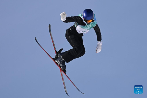 China's Gu Ailing Qualifies for Freeski Big Air Final at Beijing 2022