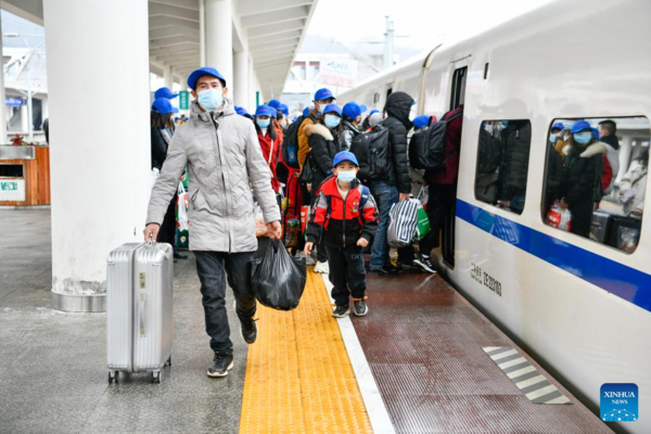 Special Train Helps Migrant Workers in Guizhou Return to Work