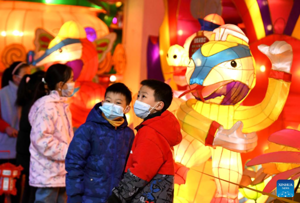 Children View Lanterns at Lantern Making Center in Hebei