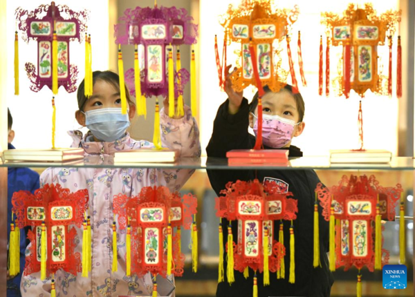 Children View Lanterns at Lantern Making Center in Hebei