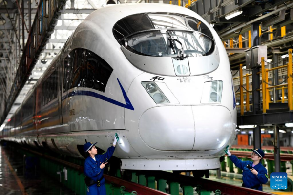 Young Mechanists at Jinan Bullet Train Service Station Maintain Trains for Safe Operation