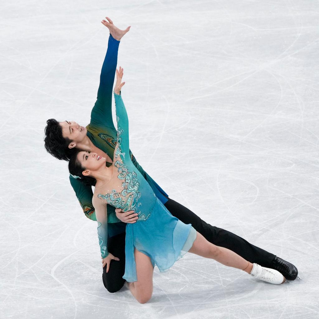 Chinese Ice Dancers Make History at Beijing 2022