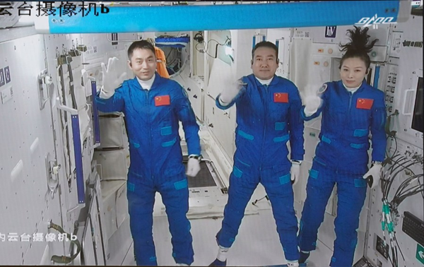 Taikonauts Keep Lantern Festival Traditions Alive on Space Station