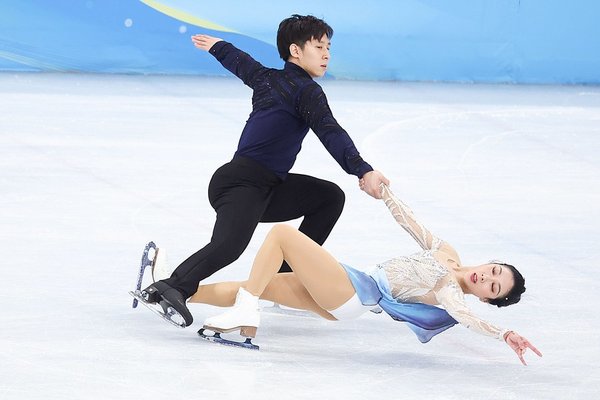 Profile: Through Ups and Downs, China's Elite Figure Skating Pair Back to Peak