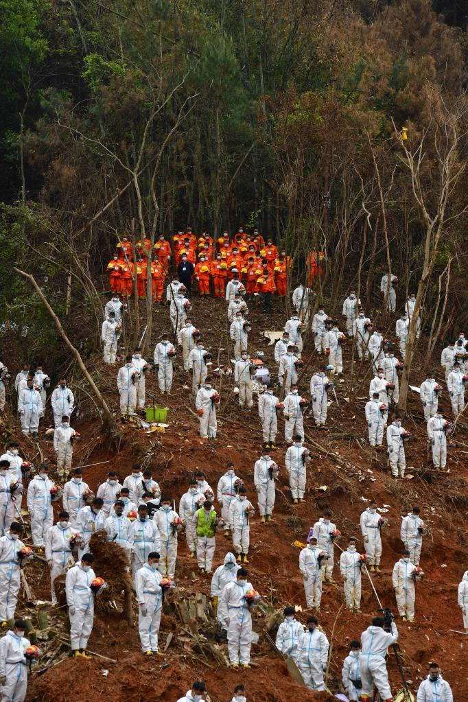 Victims of China Plane Crash Mourned