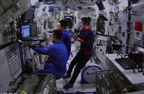 China's Woman Astronaut Sends Int'l Women's Day Greetings from Space