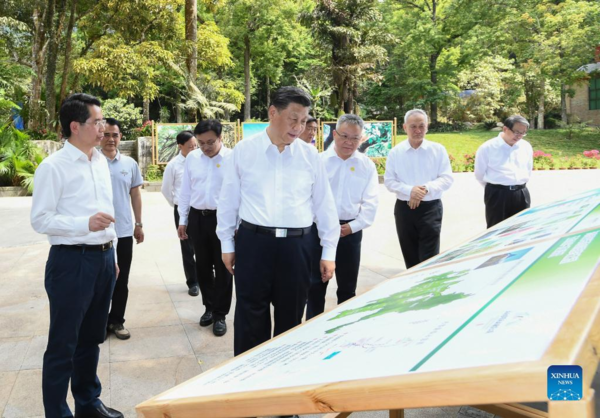 Xi Inspects Wuzhishan in Hainan