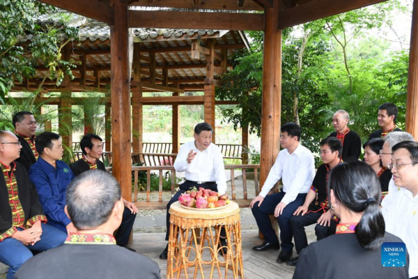 Xi Inspects Wuzhishan in Hainan