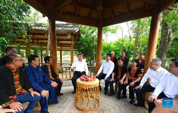 Xi Inspects Wuzhishan in Hainan