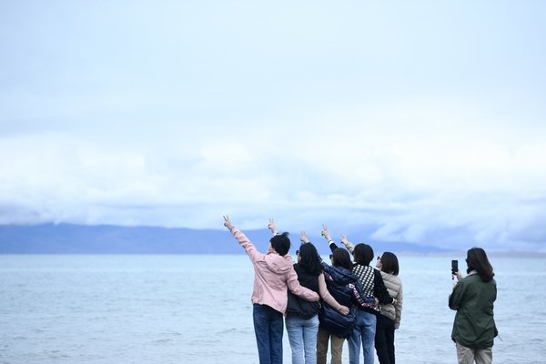 China to Establish National Park at Qinghai Lake