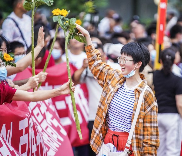 Record 12 Mln Sit for China's Annual College Entrance Exam