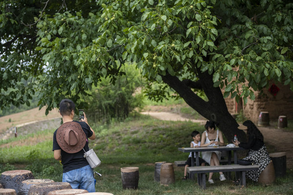 Pottery Brings Vigor to Henan Village