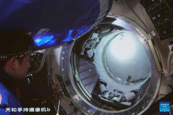 Shenzhou-14 Astronauts Enter Wentian Lab Module