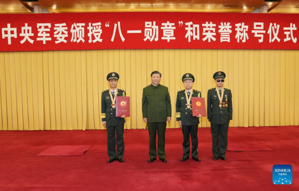 Xi Presents August 1 Medal to Outstanding Military Personnel