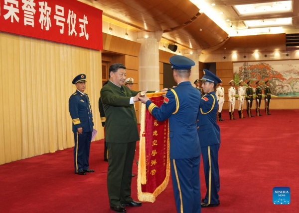 Xi Presents August 1 Medal to Outstanding Military Personnel