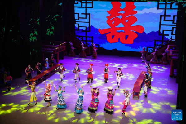 Performance of Show 'Colorful Guizhou Style' Resumes in SW China