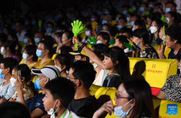 Performance of Show 'Colorful Guizhou Style' Resumes in SW China