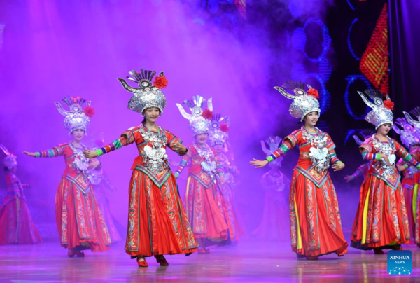 Performance of Show 'Colorful Guizhou Style' Resumes in SW China