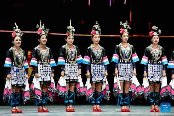 Performance of Show 'Colorful Guizhou Style' Resumes in SW China