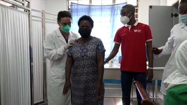 GLOBALink | Chinese Acupuncture Popular Among Ugandans