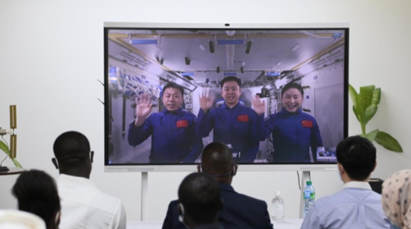 GLOBALink | Chinese Astronauts Talk from Space, Share Experience with African Youth