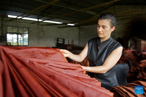 Feature: German Fashion Designer's Inextricable Bond with Traditional Chinese Silk