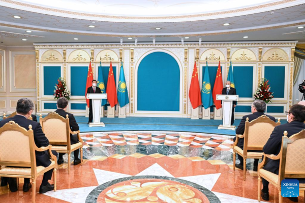 Xi Receives Order of the Golden Eagle Awarded by Kazakh President Tokayev