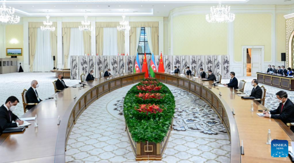 Xi Meets with Azerbaijani President Aliyev