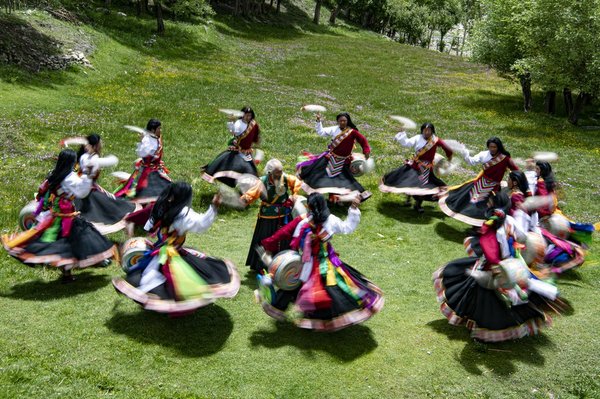 Output of Tibet's Culture Industry Grows Fourfold over Decade