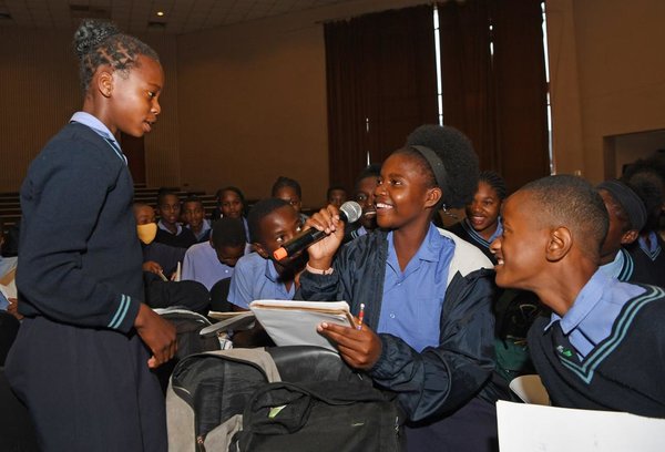 (Hello Africa) In-Person Chinese Language Lessons at Secondary Schools Resume in Namibian Capital