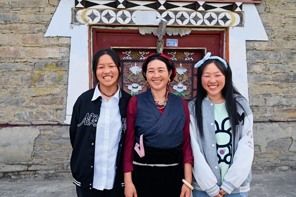 Charitable Program Benefits Women in Kangding