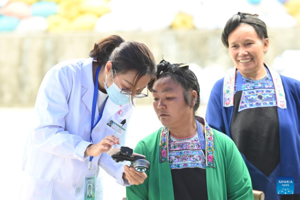 Medical Experts Provide Free Medical Services for Villagers in S China's Guangxi