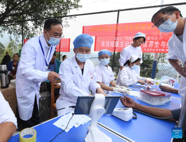 Medical Experts Provide Free Medical Services for Villagers in S China's Guangxi