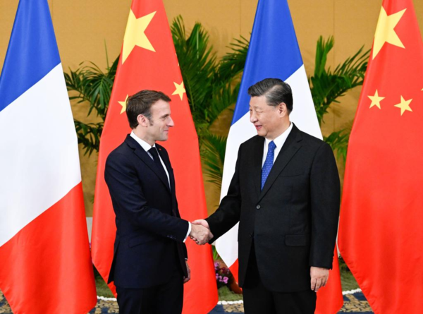 Xi Meets French President Macron