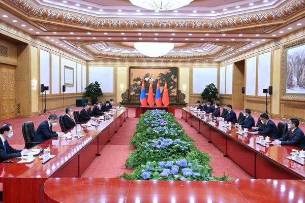 Xi Holds Talks with Mongolian President