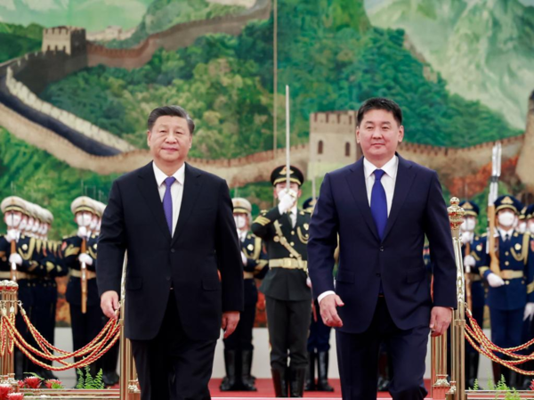 Xi Holds Talks with Mongolian President