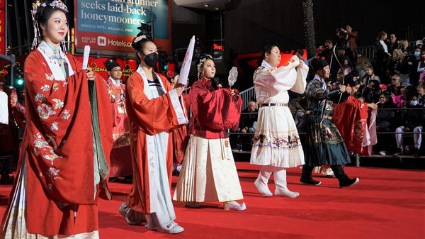 Chinese Cultural Elements Shine in Hollywood's 90th Iconic Christmas Parade