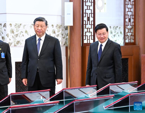 Xi Holds Talks with Lao President