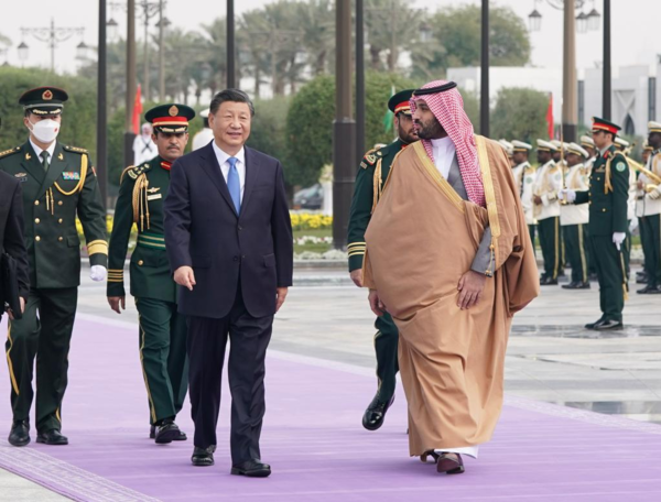 Xi Attends Welcoming Ceremony Held by Saudi Arabia's Crown Prince