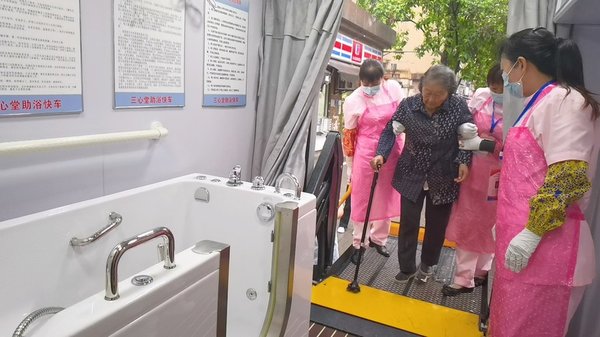 Seniors Warm to Assisted Bathing Services