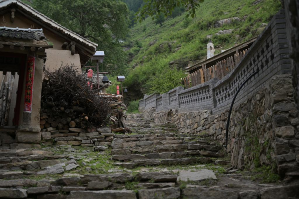 Across China: Tourism Helps Shanxi Cliff Village Flourish