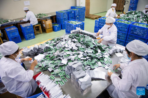 Pharmaceutical Companies in China Work at Full Capacity Increase Medicine Supply