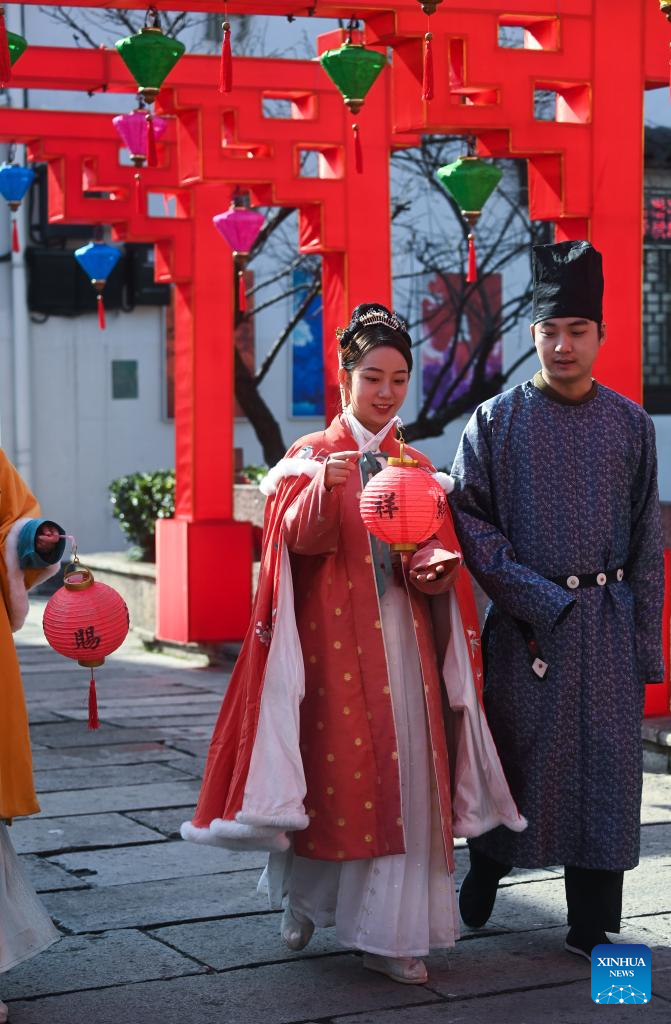 Shopping Festival Kicks off to Warm up for Upcoming Chinese Lunar New Year in Hangzhou City, E China